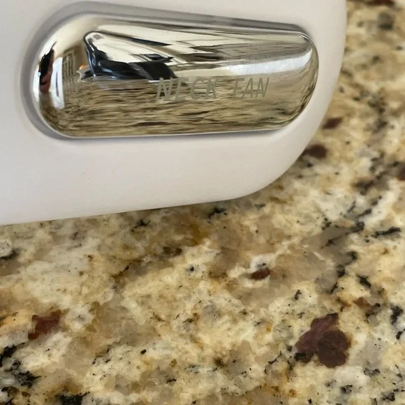 Bladeless Neck Fan White - Picture 8 of 9